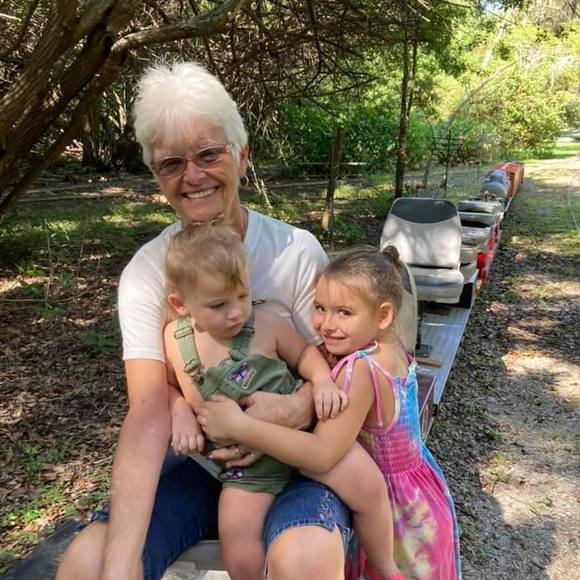 Meet your Posher, Kathy - Picture 1 of 1